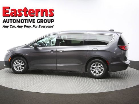 Used 2023 Chrysler Pacifica Touring-L image 62
