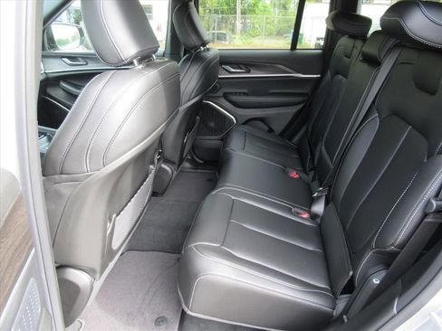 New 2026 Jeep Grand Cherokee Limited RWD image 31
