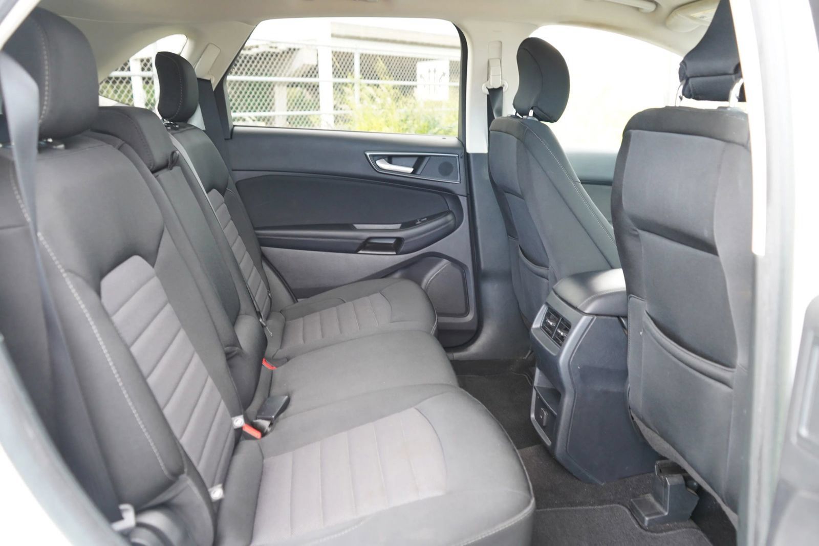 Used 2019 Ford Edge SE FWD image 21