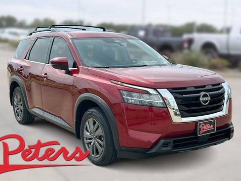 Used 2022 Nissan Pathfinder SV FWD image 1