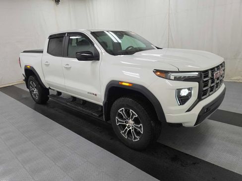 Used 2024 GMC Canyon AT4 AWD/4WD image 2