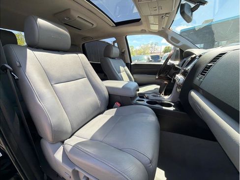 Used 2010 Toyota Tundra Limited AWD/4WD image 4