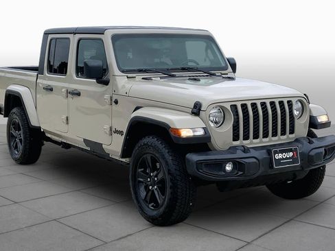 Used 2022 Jeep Gladiator Sport AWD/4WD image 3