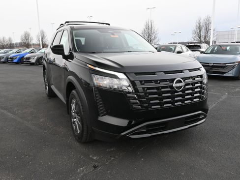New 2026 Nissan Pathfinder SV image 2