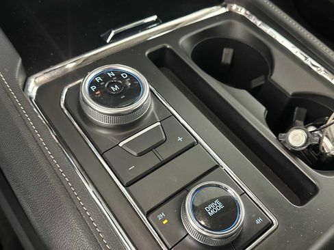 Used 2024 Ford Expedition Max XLT image 33