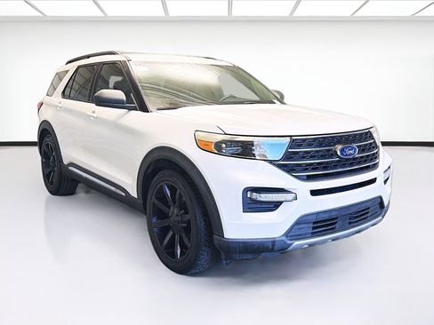 Used 2020 Ford Explorer XLT w/ Equipment Group 202A image 3