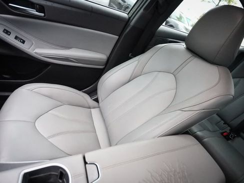 Used 2020 Toyota Avalon XLE w/ Moonroof Package FWD image 42