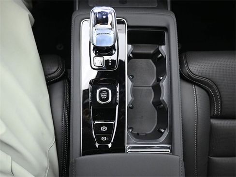 New 2026 Volvo XC90 B6 Ultra w/ Protection Package Premier image 16