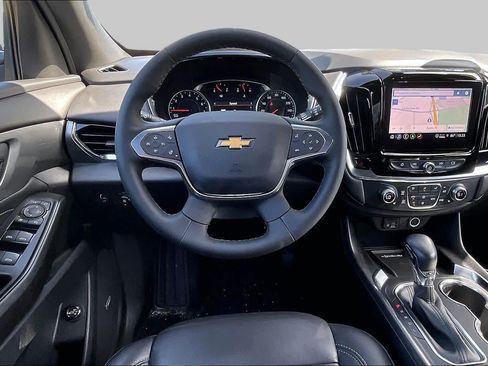 Used 2023 Chevrolet Traverse LT w/ LT Premium Package FWD image 6