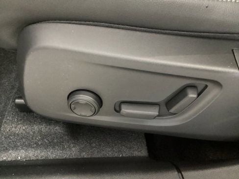 New 2025 Volvo XC40 B5 Ultra w/ Climate Package image 15