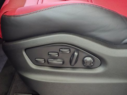 Certified 2025 Porsche Cayenne Coupe image 21