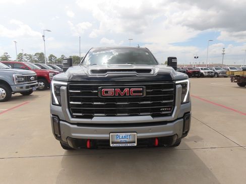 Used 2024 GMC Sierra 2500 AT4 AWD/4WD image 5