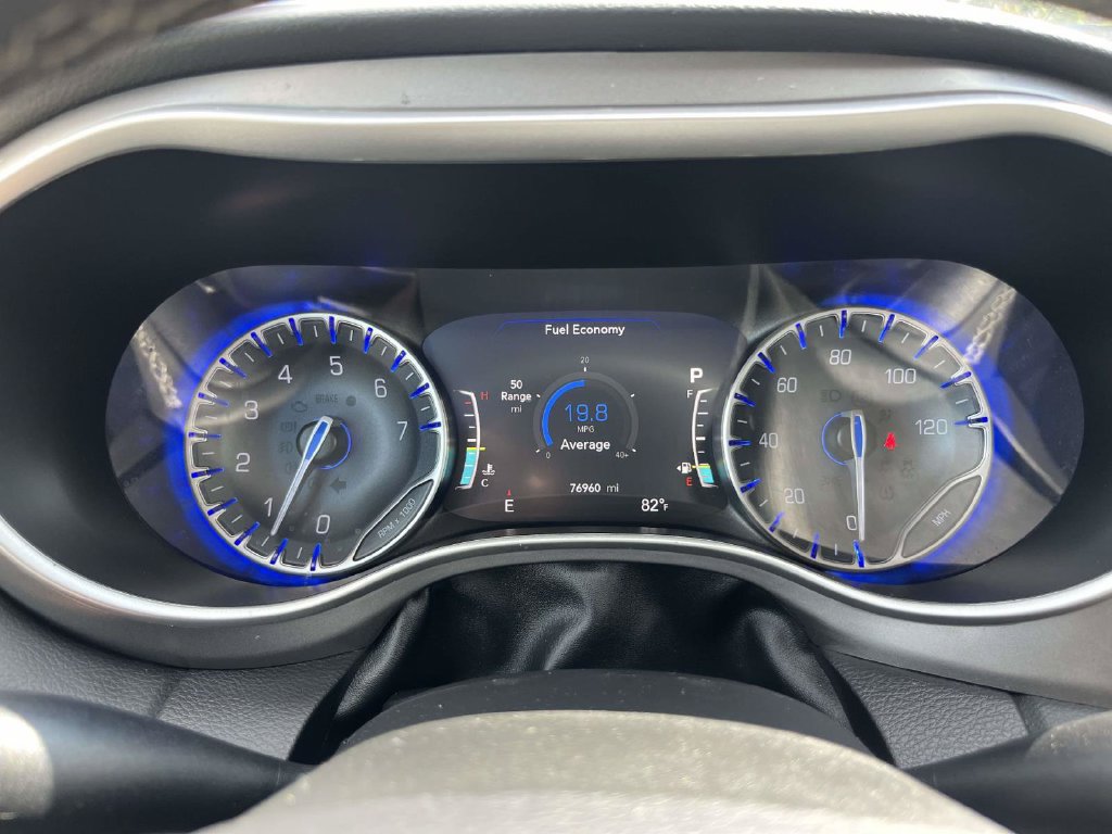 Used 2024 Chrysler Pacifica Touring-L FWD image 21