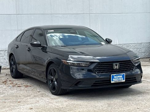 Used 2025 Honda Accord Sport image 3