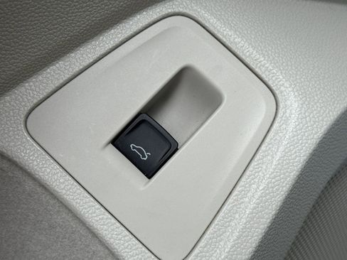 Certified 2022 Volkswagen Tiguan SE image 28