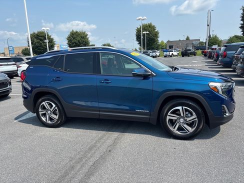 Certified 2020 GMC Terrain SLT w/ Preferred Package AWD/4WD image 3