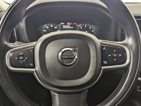 Used 2018 Volvo XC60 T6 Momentum w/ Convenience Package AWD/4WD image 16