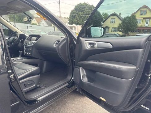 Used 2020 Nissan Pathfinder SL FWD image 16