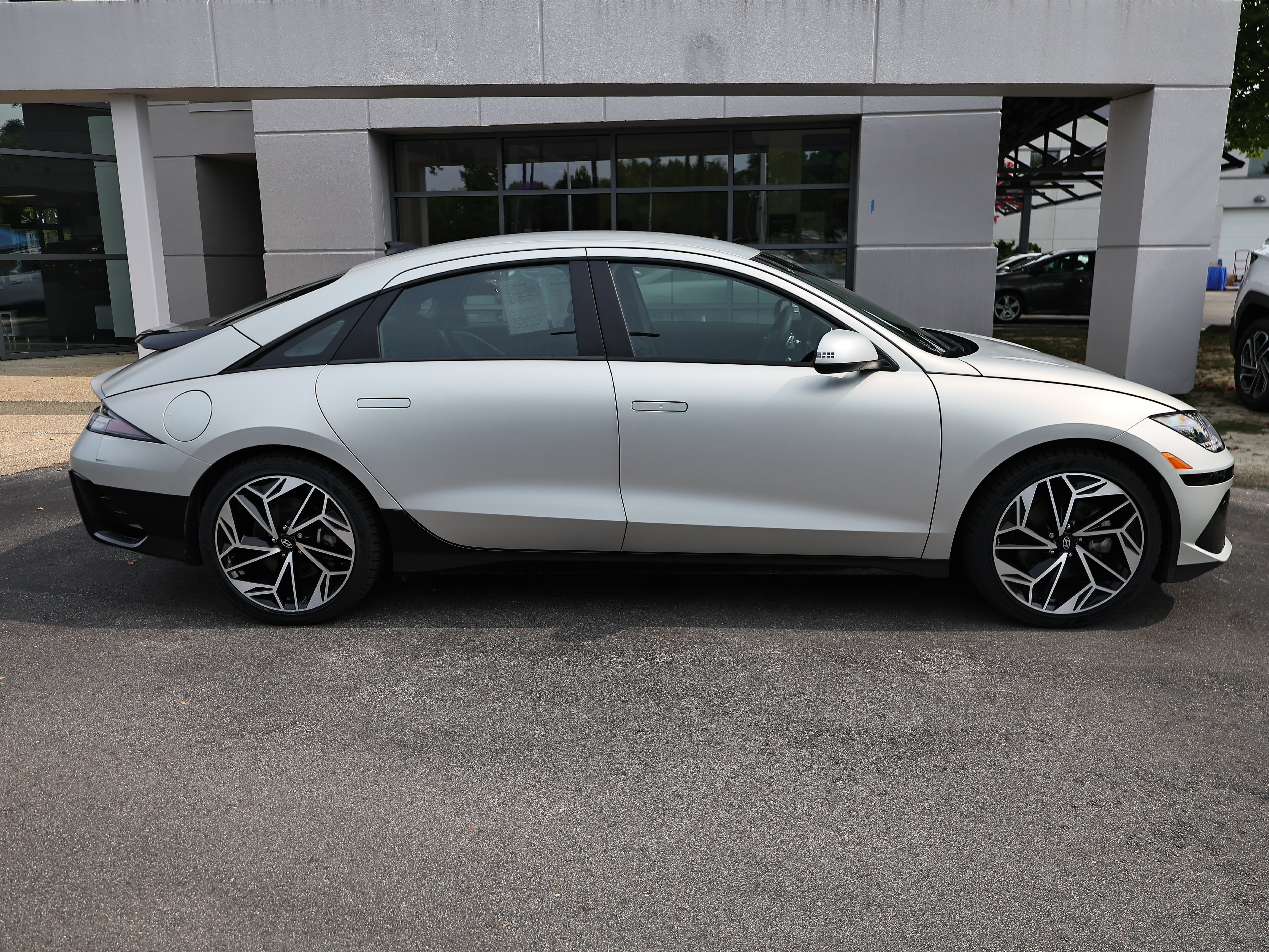 Used 2023 Hyundai Ioniq 6 SEL w/ Cargo Package RWD image 4