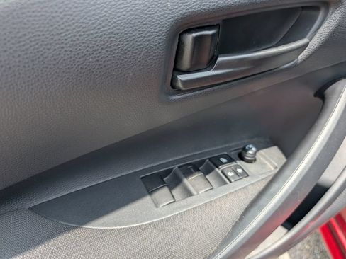 Used 2025 Toyota Corolla LE FWD image 9