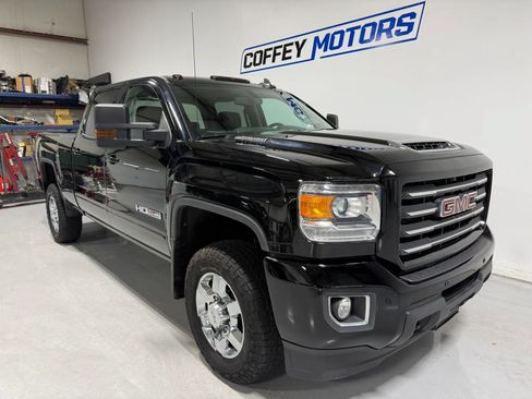 Used 2019 GMC Sierra 2500 SLT w/ Duramax Plus Package AWD/4WD image 8