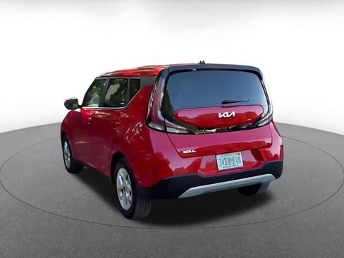 Used 2025 Kia Soul LX w/ LX Technology Package FWD image 11