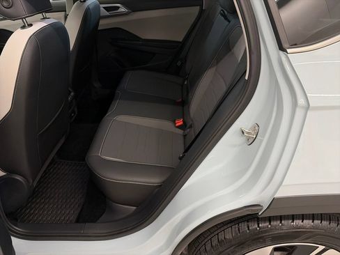 Certified 2025 Volkswagen Taos SE w/ Panoramic Sunroof Package AWD/4WD image 25