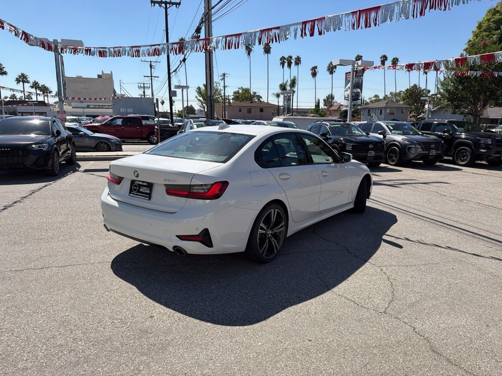 Used 2022 BMW 330i Sedan w/ Driving Assistance Package RWD image 2