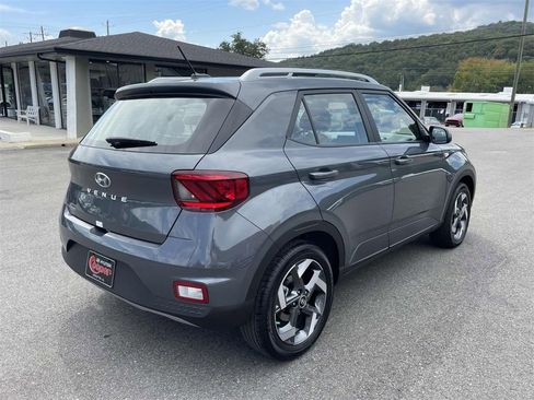 New 2026 Hyundai Venue SEL image 3