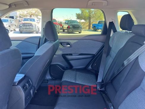 Used 2023 Nissan Rogue SV image 18
