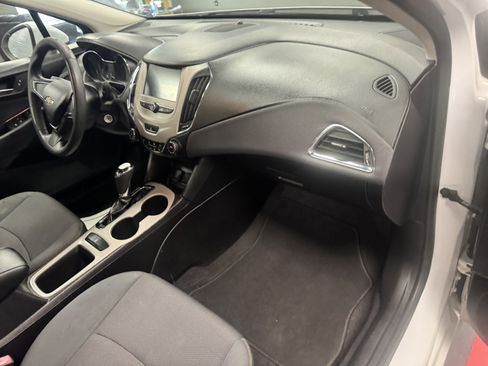 Used 2018 Chevrolet Cruze LS image 11