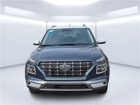 Used 2025 Hyundai Venue Limited image 8