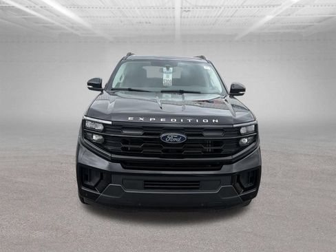 Used 2026 Ford Expedition Active AWD/4WD image 3