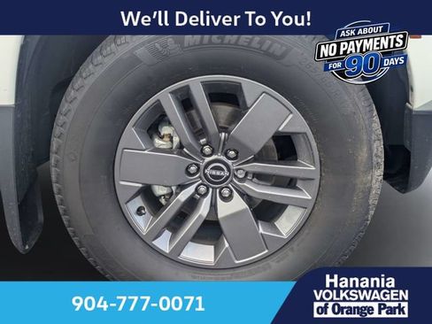 Used 2025 Nissan Frontier SV w/ SV Convenience Package RWD image 11