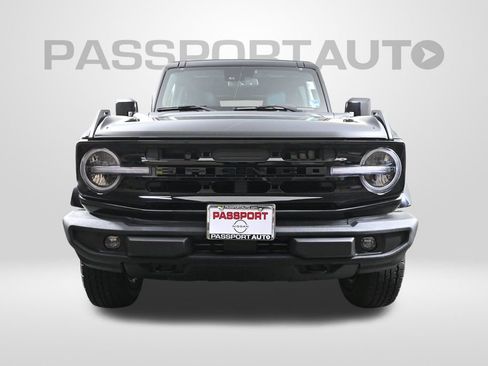 Used 2022 Ford Bronco Outer Banks image 2