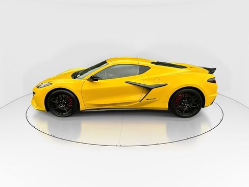 Used 2025 Chevrolet Corvette Z06 RWD image 5
