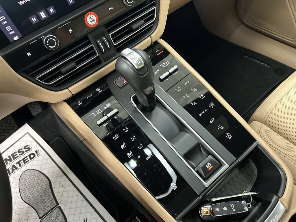 Used 2026 Porsche Macan AWD/4WD image 18