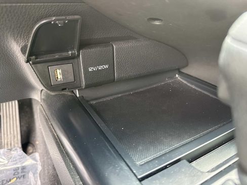 Used 2020 Toyota Camry LE w/ Convenience Package FWD image 31
