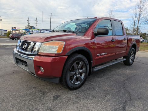 Used 2015 Nissan Titan SV w/ SV Value Truck Package image 8