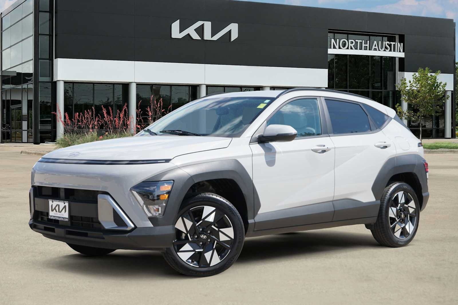 Used 2025 Hyundai Kona SEL AWD/4WD image 1