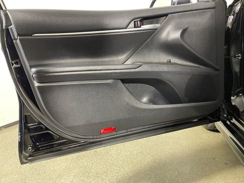 Certified 2022 Toyota Camry SE w/ Convenience Package image 17