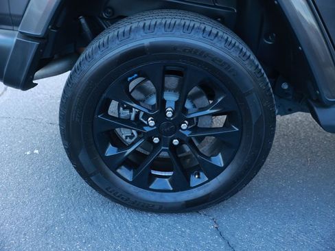 Used 2022 Jeep Wrangler Unlimited Sahara AWD/4WD image 9