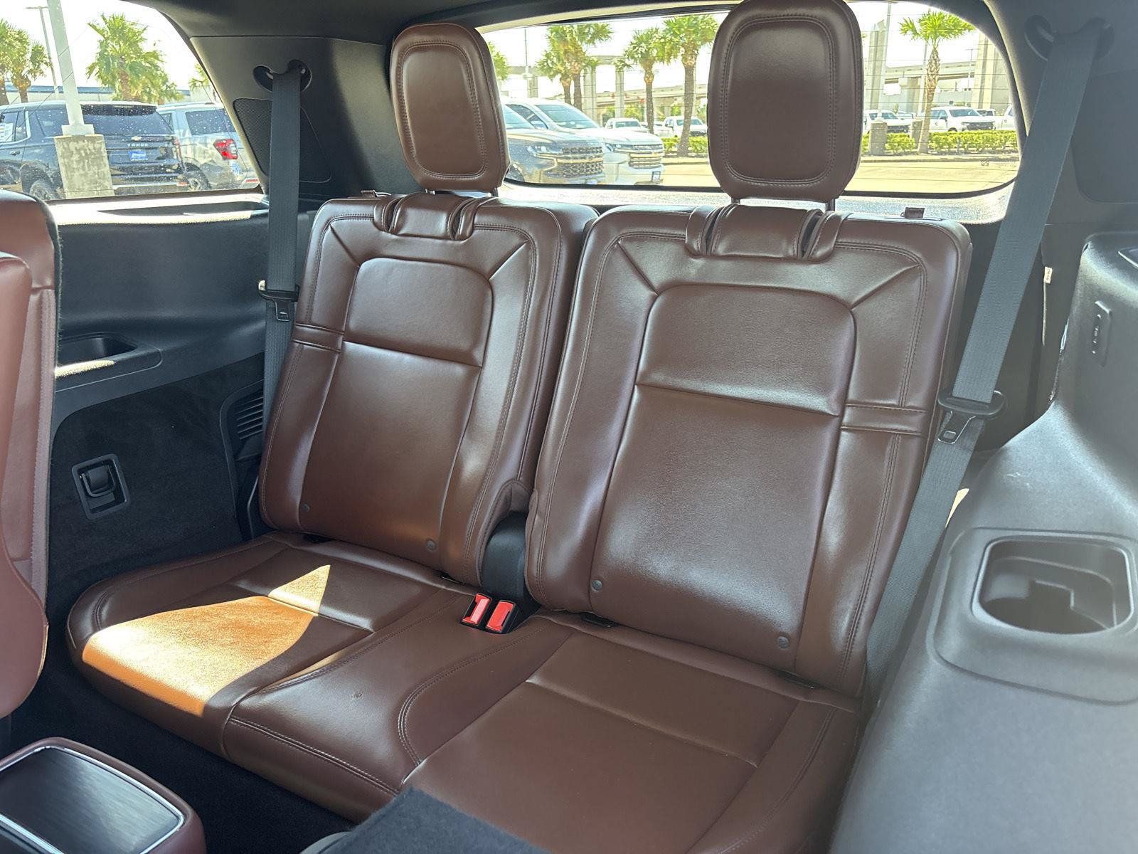 Used 2025 Lincoln Aviator Reserve w/ Luxury Package RWD image 32