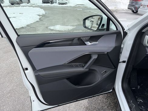 New 2026 Volkswagen Tiguan SE image 8