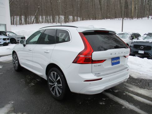 Certified 2022 Volvo XC60 B5 Momentum w/ Climate Package image 7