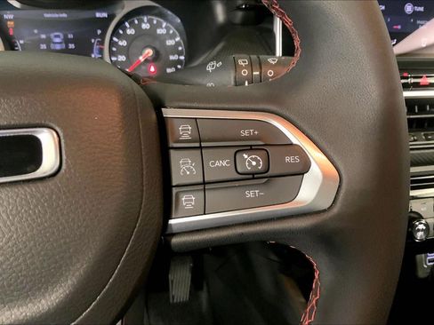 Used 2025 Jeep Compass Trailhawk AWD/4WD image 19