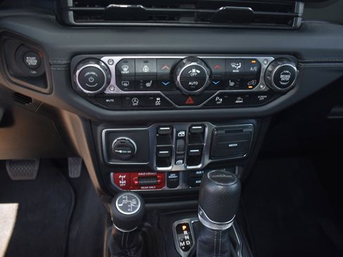 Used 2025 Jeep Gladiator Mojave image 23