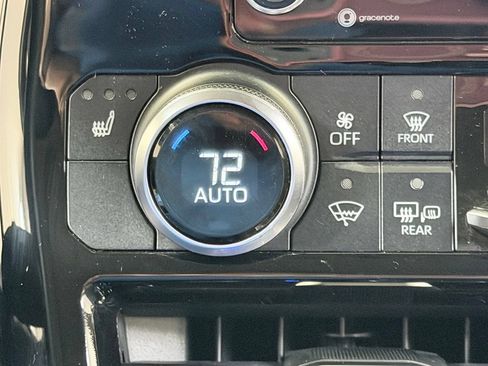 Used 2021 Toyota Highlander XLE AWD/4WD image 57