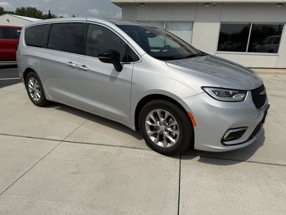 Used 2026 Chrysler Pacifica Limited