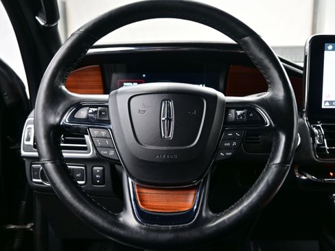 Used 2019 Lincoln Navigator L Reserve image 28